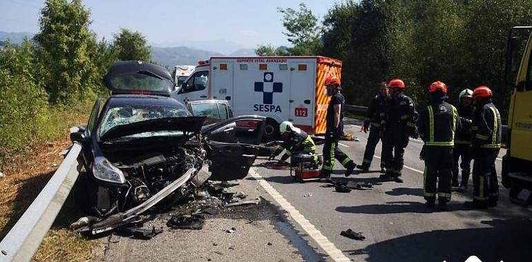 Dos heridos de consideración en accidente de tráfico en la tarde de ayer a la altura de Laviana