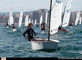 Se esperan más de 100 embarcaciones para competir este sábado en la Regata Villa de Gijón de Vela Ligera 