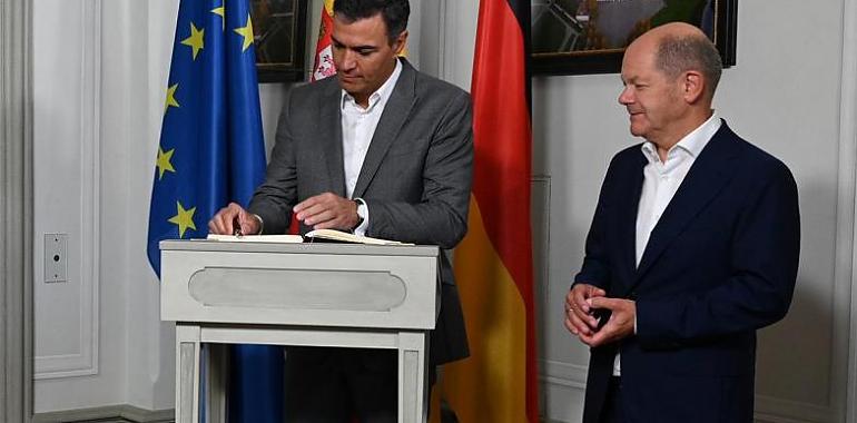 Sánchez y Scholz defienden el gasoducto español a Europa por Francia