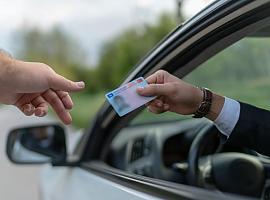 Uno de cada diez españoles conduce con el carnet caducado