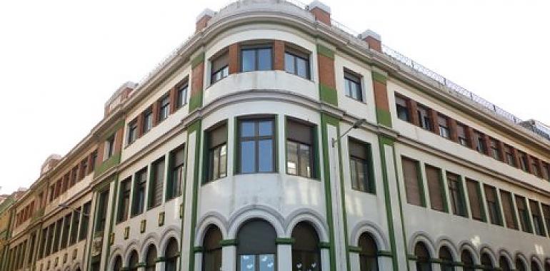 Regreso del alumnado al edificio del Colegio San Vicente de Paúl de Gijón para el inicio del nuevo curso