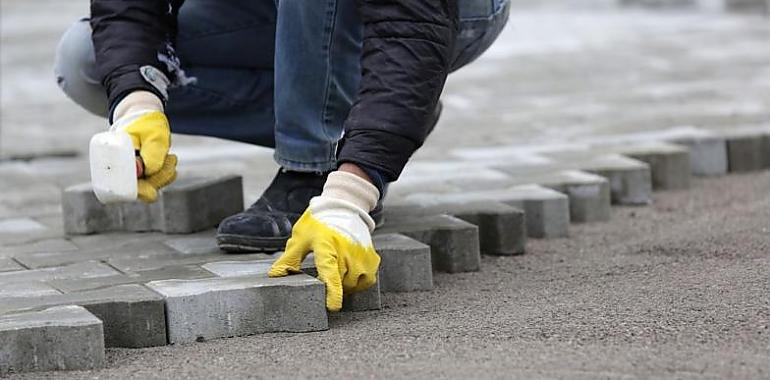 Avilés sigue con su plan de pavimentación de calles y aceras