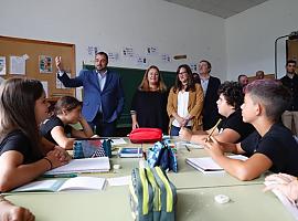 Barbón da el pistoletazo de salida al nuevo curso escolar desde un aula en Boal