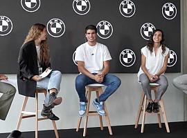 Carlos Alcaraz conversa con los más jóvenes en su presentación oficial con BMW España