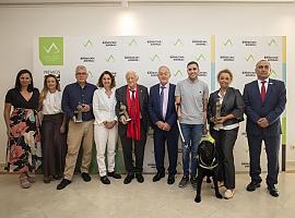 El Padre Ángel, los veterinarios que rescataron a los animales del volcán de La Palma y el perro guía Xabat,  Premios Bienestar Animal 