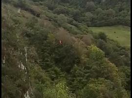 Rescate en helicóptero de un herido en una pierna en el sector de escalada de Piedranidia en Peñamayor