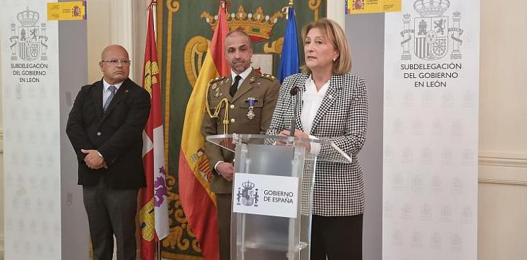 Cruz de Oficial de la Orden del Mérito Civil al teniente coronel José Alberto Barja