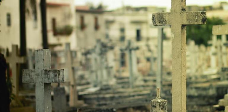 El Ayuntamiento de Avilés recomienda espaciar las visitas a los cementerios a lo largo de todo el puente