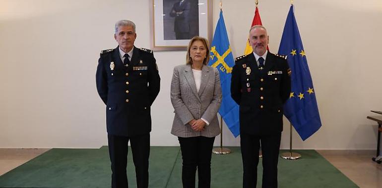 Presentación oficial del nuevo Jefe Regional de Operaciones de la Jefatura Superior de Asturias a la Delegada del Gobierno