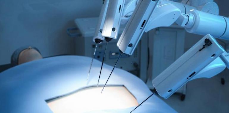 Asturias invertirá 13,6 millones para implantar la cirugía robótica en el HUCA y el Hospital de Cabueñes