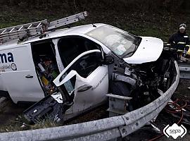 Dos varones han resultado heridos tras salirse de la carretera su coche en la A-8 a la altura de Valdés en dirección Cantabria