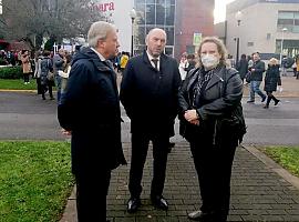 Juan Cofiño visita el proceso selectivo de personal que se lleva a cabo hoy en el Instituto Asturiano de Administración Pública Adolfo Posada