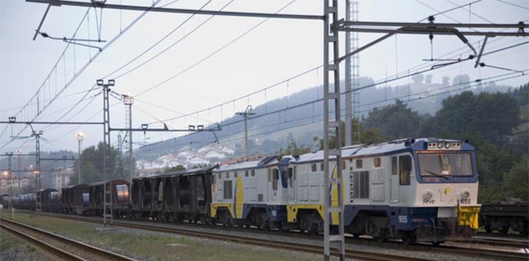 Feve refuerza el tramo de vía entre Cudillero y Pravia