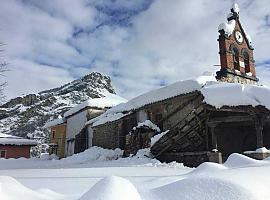 Cultura invertirá 43.000 euros en la reparación de los daños provocados por la nieve en Santa María de Viegu, en Ponga