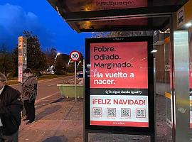 La ACdP ha instalado marquesinas en Oviedo y Gijón para invitar a todo el mundo a acoger a Jesucristo esta Navidad, que sigue naciendo pobre, odiado y marginado