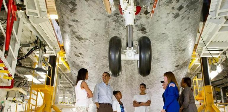 La familia Obama visita el Atlantis