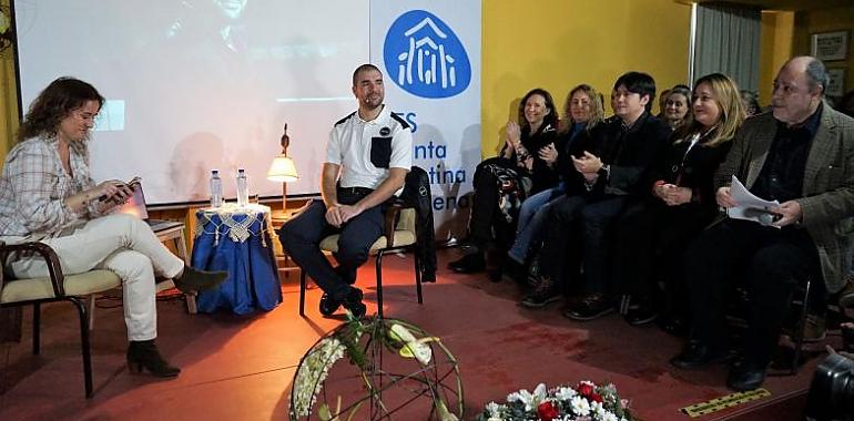 El astronauta Pablo Álvarez visita en IES Santa Cristina de Lena