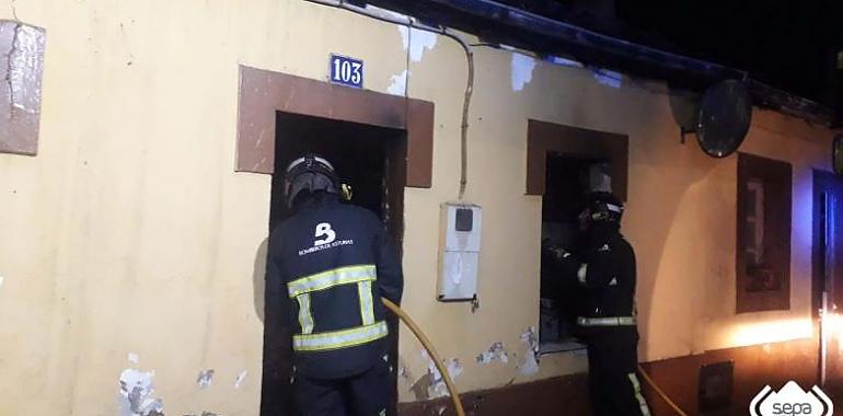 Calcinada una casa en La Joécara en Sama, Langreo ela pasada noche