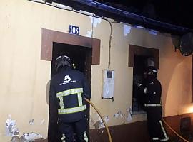 Calcinada una casa en La Joécara en Sama, Langreo ela pasada noche