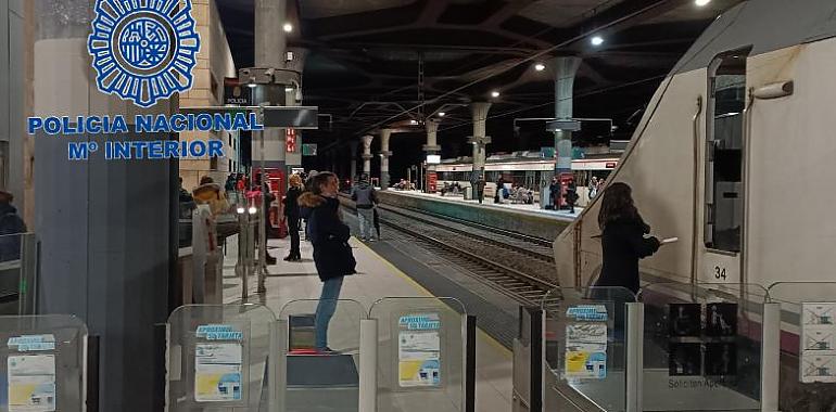 Detenido el presunto autor de realizar 37 grafitis en trenes de Asturias