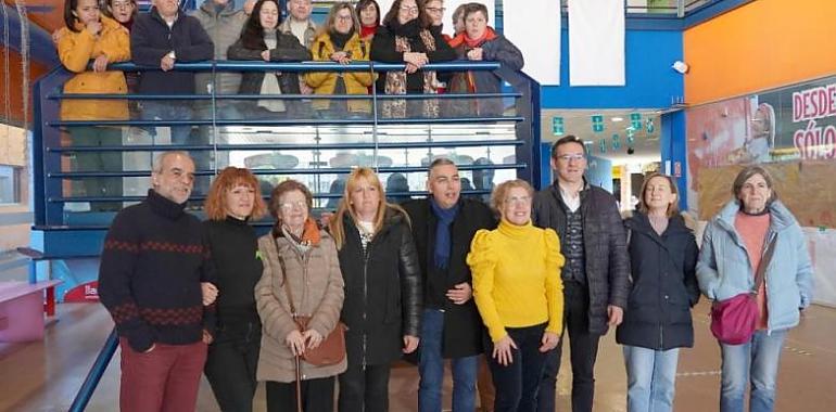 53 cuidadores que han hecho posible 8.524 acompañamientos y paseos solidario son los números de "Oviedo te cuida"