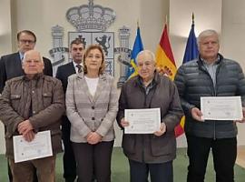 Entrega de diplomas para miembros destacados de la Red Nacional de Radio de Emergencia