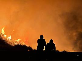 A estas horas se registran en Asturias 11 incendios forestales en diez concejos