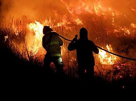 A estas horas tenemos 22 incendios forestales en 15 concejos diferentes de Asturias