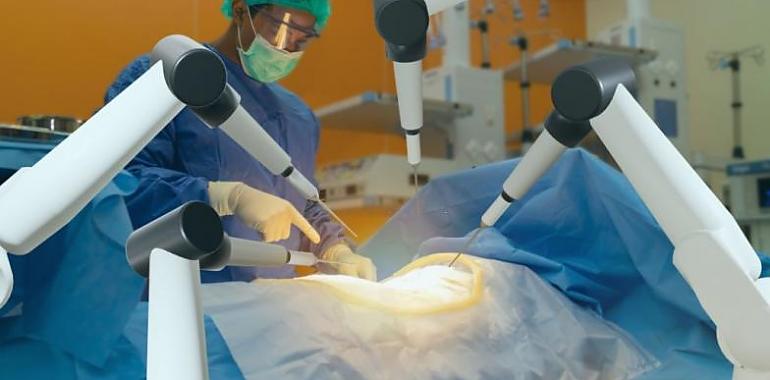 Adquiridos los dos equipos de cirugía robótica de última generación para el HUCA y Cabueñes con una inversión de 13 millones