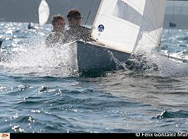 El domingo se disputó en aguas de la bahía de Gijón la primera jornada del Trofeo de Primavera de Vela Ligera del RCAR