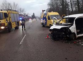 Dos heridos en un accidente de tráfico en la Nacional 634 a la altura de Piloña