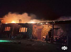 Incendio de una casa en Siero la pasada noche