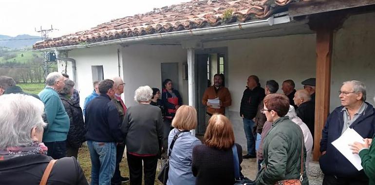 Entrega 220 títulos de propiedad de fincas de la concentración parcelaria de Llourís y Figares, en Salas