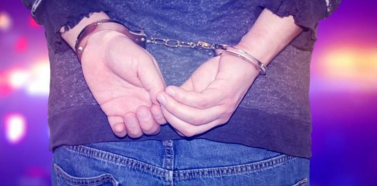 Detenidos los presuntos autores de un robo con fuerza en una farmacia de Langreo