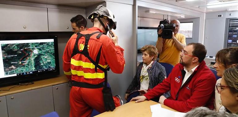 Barbón visita el puesto de mando avanzado del SEPA que se ha ubicado en Puerma