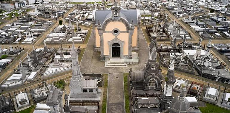 La reparación de los pasillos del Cementerio Municipal de La Carriona costará casi 25.000 euros a los avilesinos