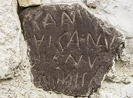 Inscripción funeraria de época romana hallada en Paredes (Siero)