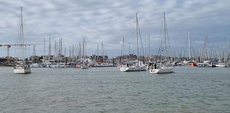 La flota de "El Camino a Vela", de 25 veleros con 105 peregrinos y 80 invitados a bordo y que tendrá parada en Gijón, ya está lista para zarpar