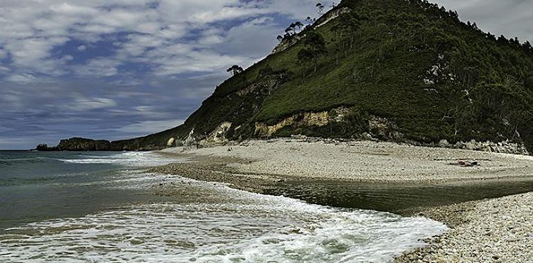 Nueve de cada diez playas asturianas cuentan con la máxima calificación sanitaria para el baño
