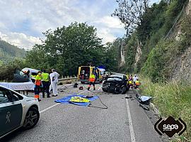 Dos heridos en la tarde de ayer en una colisión de tráfico en la AS-16 a la altura de Pravia