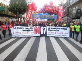 Miles de personas secundan en Oviedo la manifestación sindical del 1 de mayo