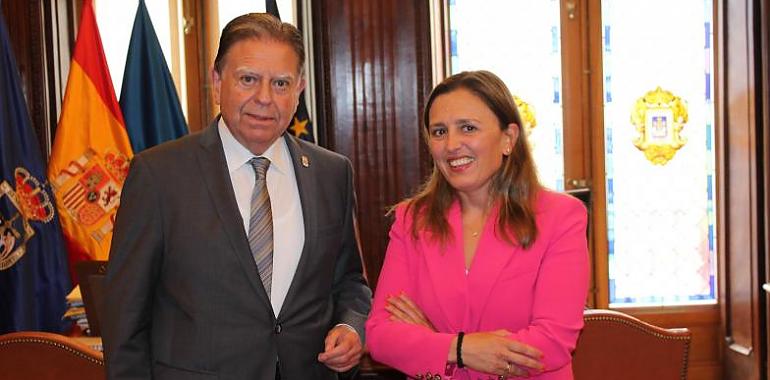 El alcalde de Oviedo recibe a la presidenta de la Federación Asturiana de Empresarios