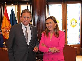 El alcalde de Oviedo recibe a la presidenta de la Federación Asturiana de Empresarios