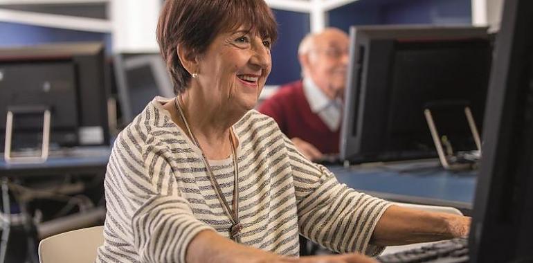 Nuevos talleres presenciales y cursos de autoformación online para el empoderamiento de las personas mayores 