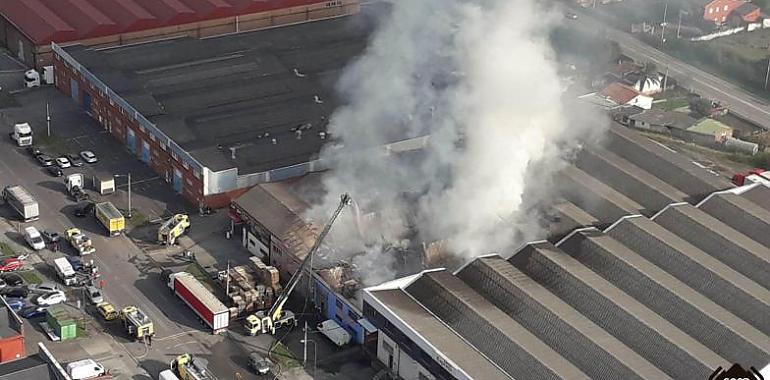 Incendio industrial en Llanera