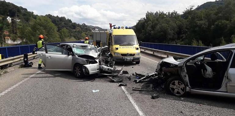 Dos heridos de consideración en la tarde de ayer en accidente de tráfico a la altura de San Martín del Rey Aurelio