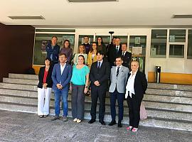 Entrega de los sellos asturianos de movilidad segura en la empresa a ocho compañías regionales