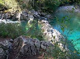 Rescate de una mujer herida en una pierna en la ruta de la Olla de San Vicente en Cangas de Onís en la tarde de ayer