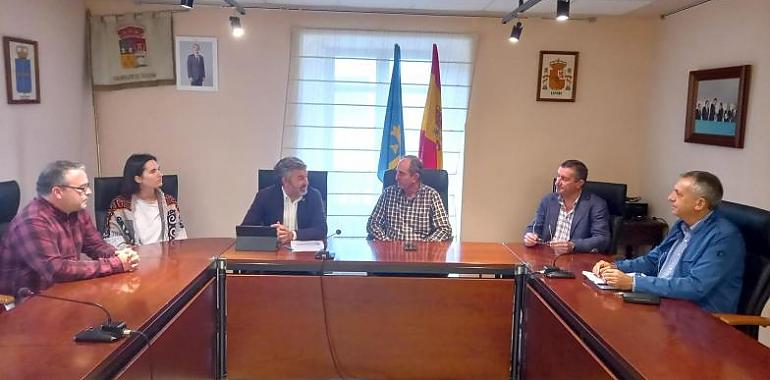 Los alcaldes del Alto Navia son informados sobre la marcha del proyecto integral para la AS12