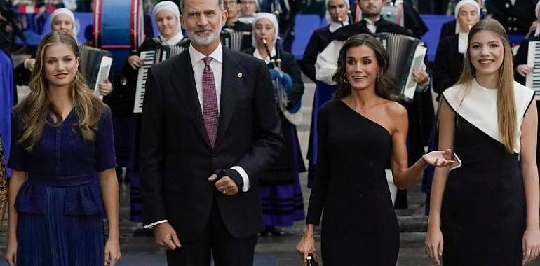 "La Alfombra Azul de los Premios Princesa de Asturias: Un despliegue de elegancia y moda"